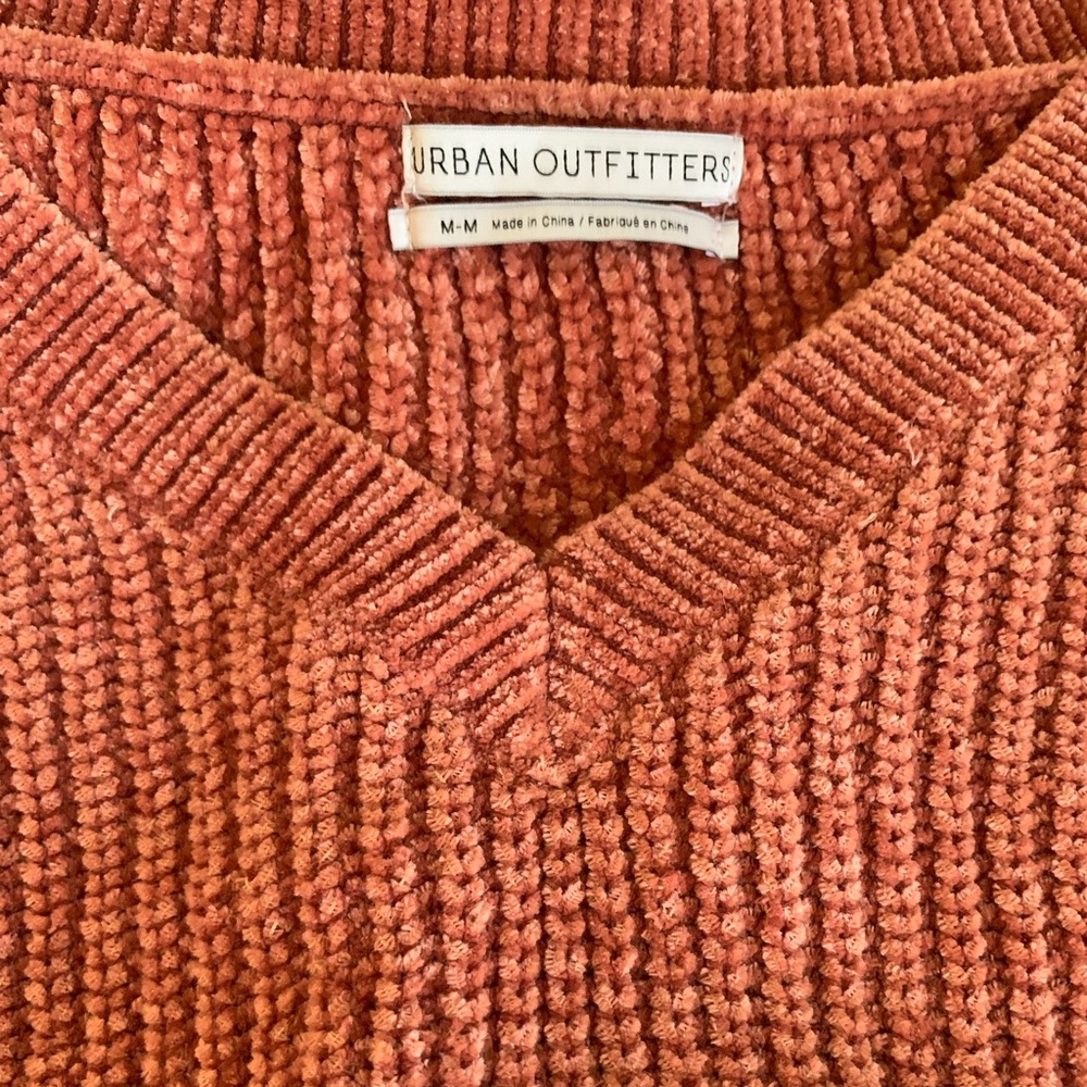UO Cozy Chenille V-Neck Sweater - Picture 5 of 5